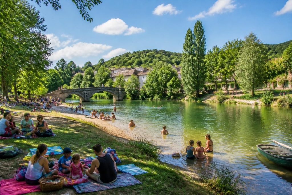 découvrez les meilleurs spots pour se baigner dans la marne autour de paris et en île-de-france, entre nature préservée et eaux rafraîchissantes.